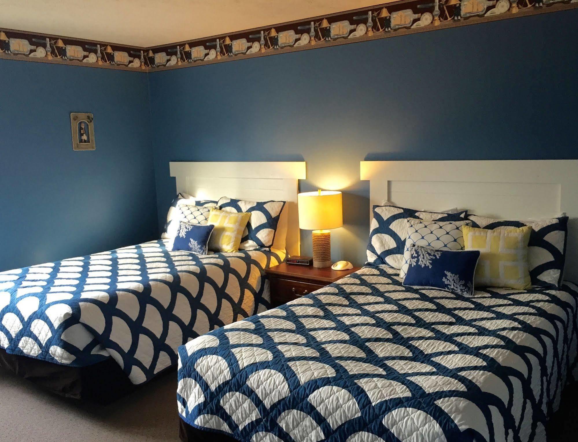 Lakeshore Hotel 3*